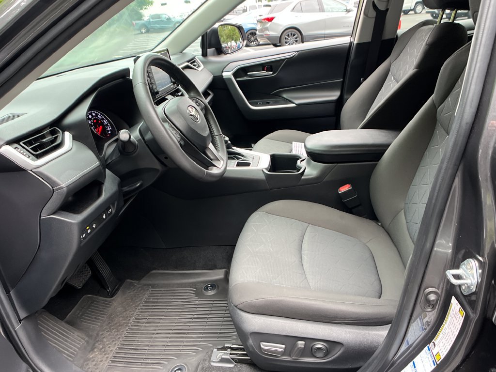 Used 2022 Toyota RAV4 XLE w/ Convenience Package AWD/4WD image 9