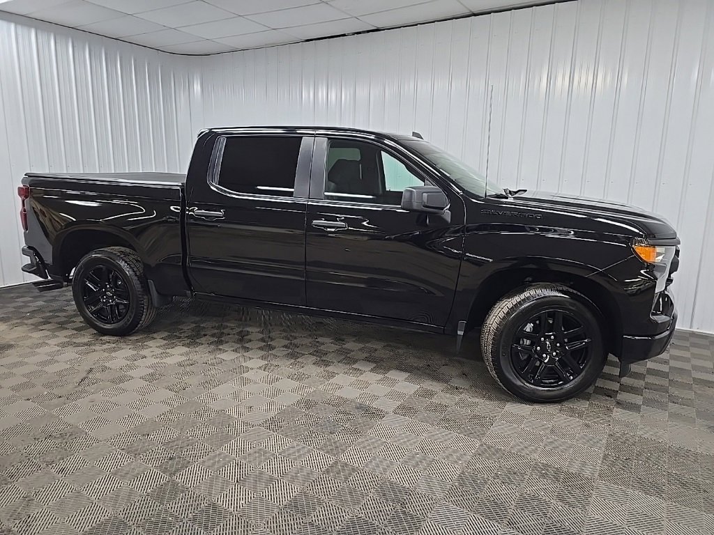 Used 2024 Chevrolet Silverado 1500 Custom w/ Dark Appearance Package image 1