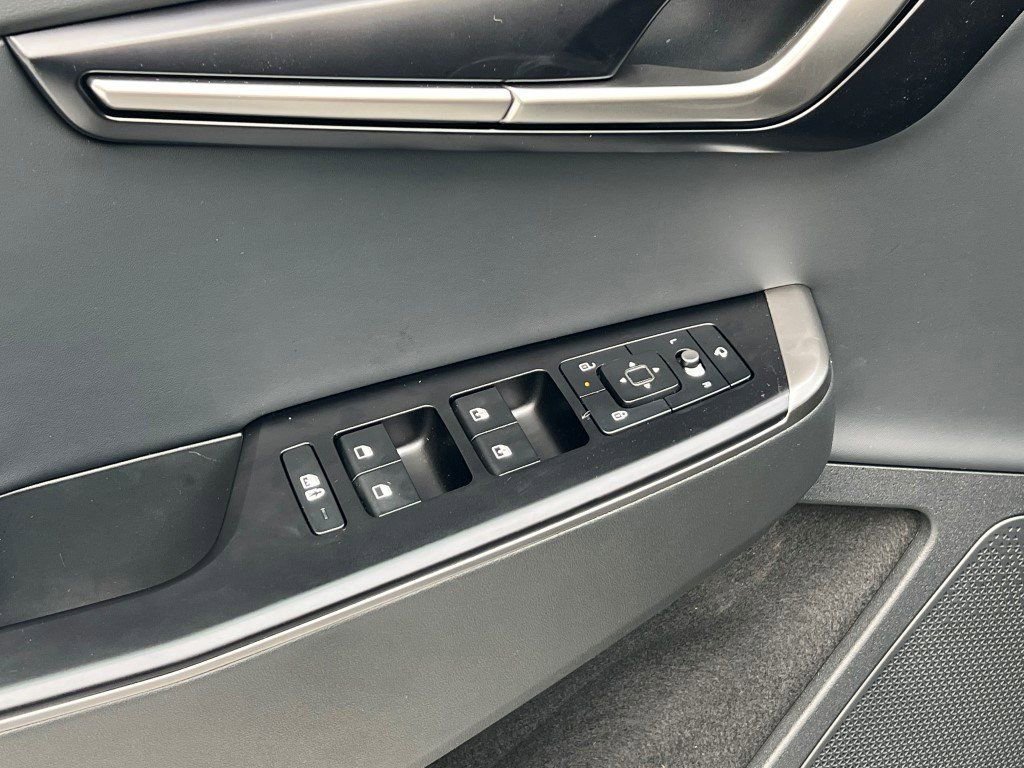 New 2025 Kia EV6 Light w/ Light LR Technology Package image 14