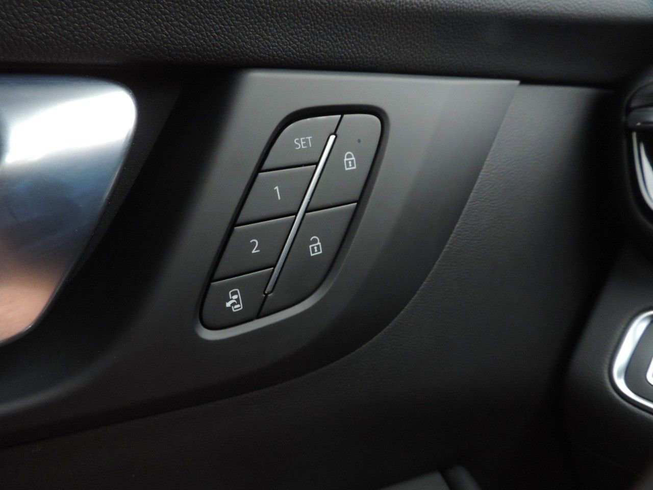 Used 2025 Buick Enclave Sport Touring w/ Power Package image 30