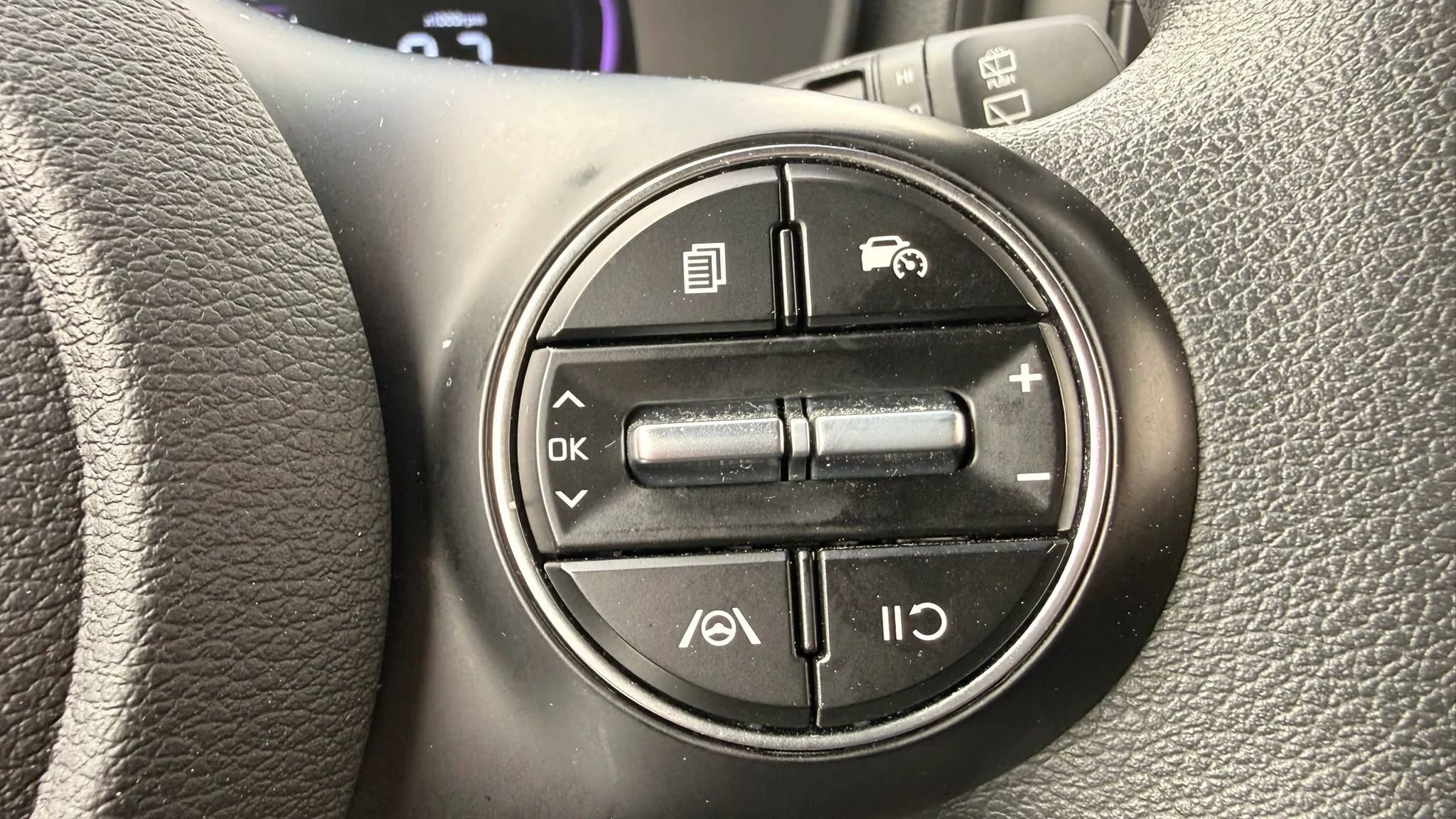 Used 2025 Kia Soul LX w/ LX Technology Package FWD image 19