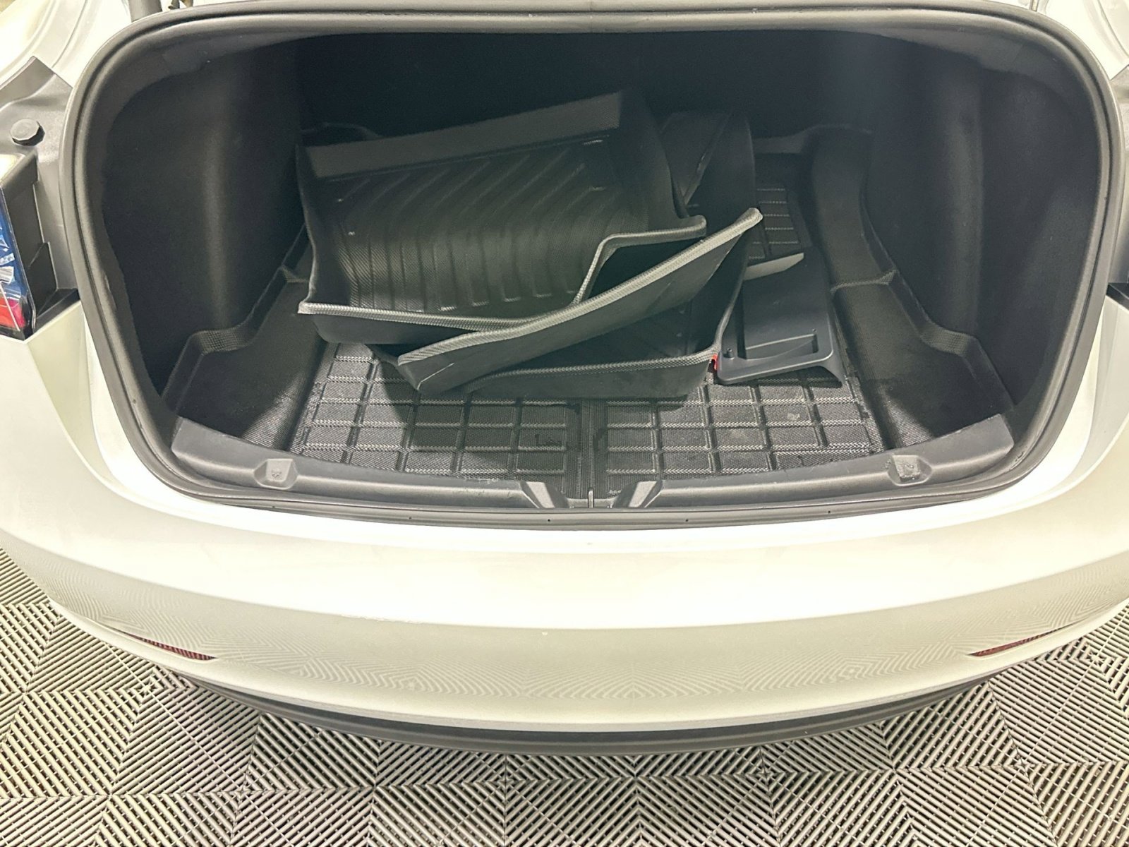 Used 2023 Tesla Model 3 Standard Range image 31