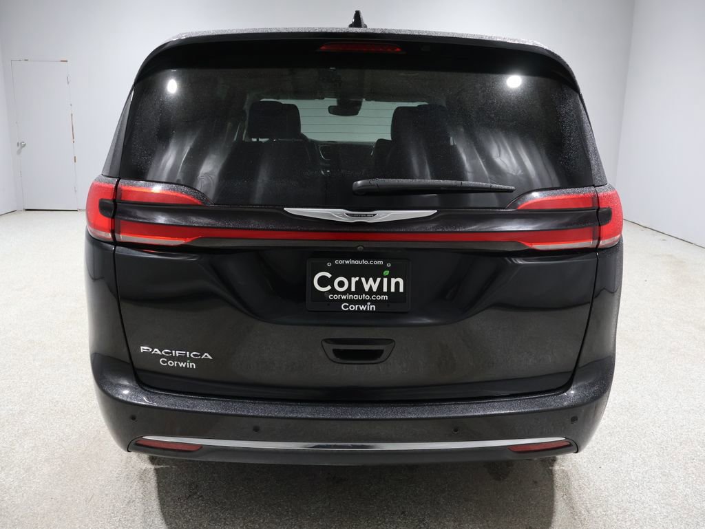 Used 2023 Chrysler Pacifica Touring-L FWD image 3