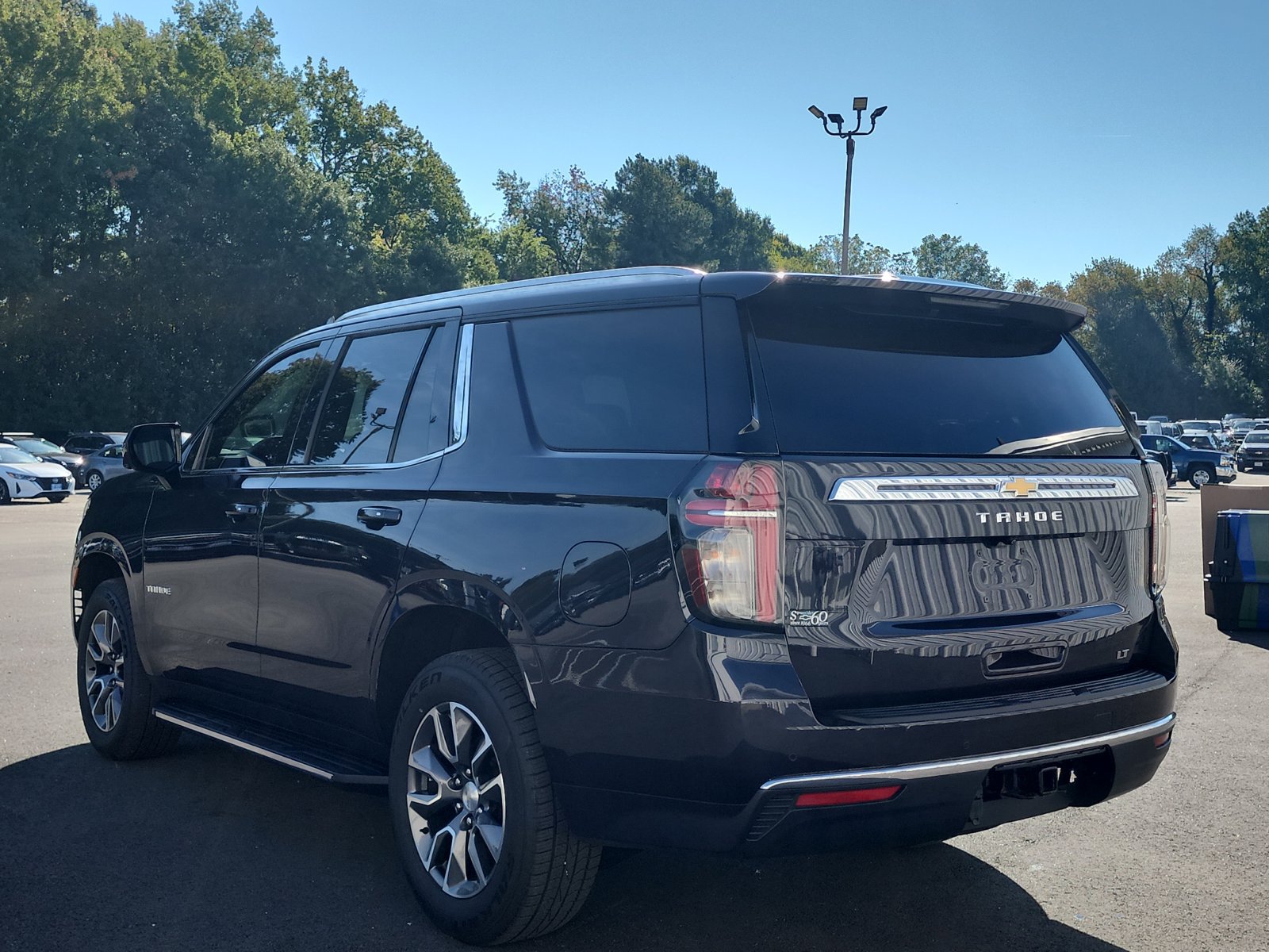 Used 2022 Chevrolet Tahoe LT w/ LT Signature Plus Package AWD/4WD image 3