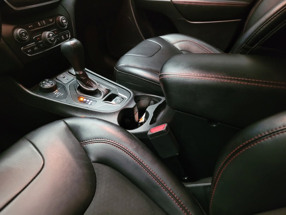 Used 2021 Jeep Cherokee Trailhawk image 26