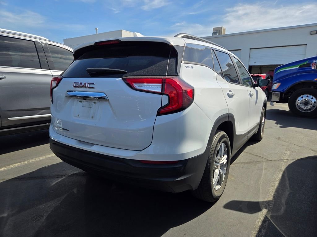 Used 2023 GMC Terrain SLE w/ Driver Convenience Package FWD image 4
