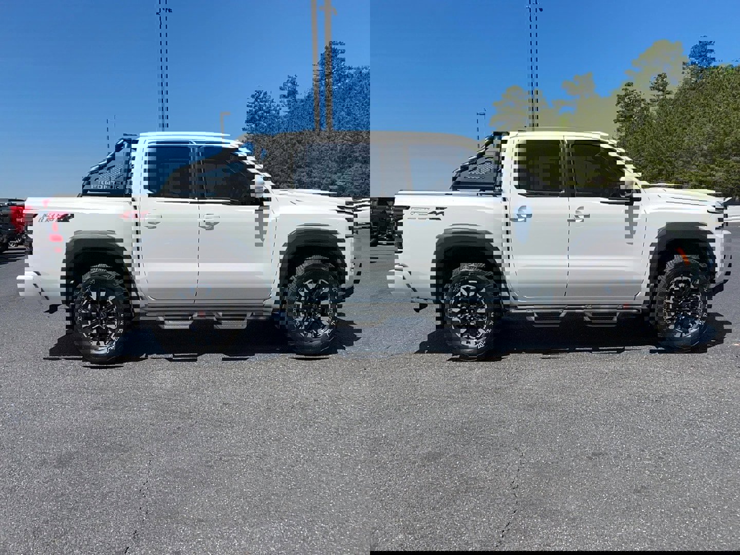 Used 2022 Nissan Frontier PRO-4X image 4