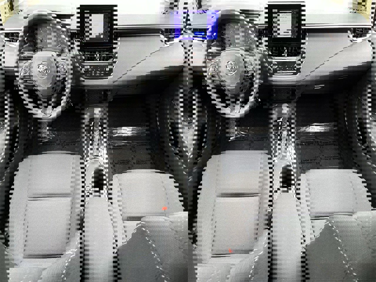 Used 2025 Toyota Corolla LE image 9