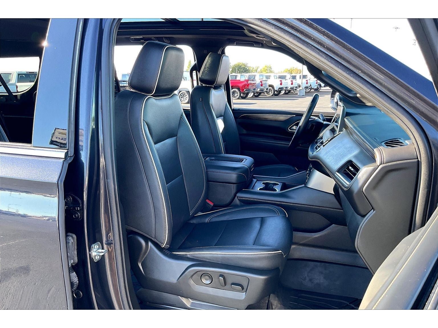 Used 2023 Chevrolet Suburban Premier AWD/4WD image 8