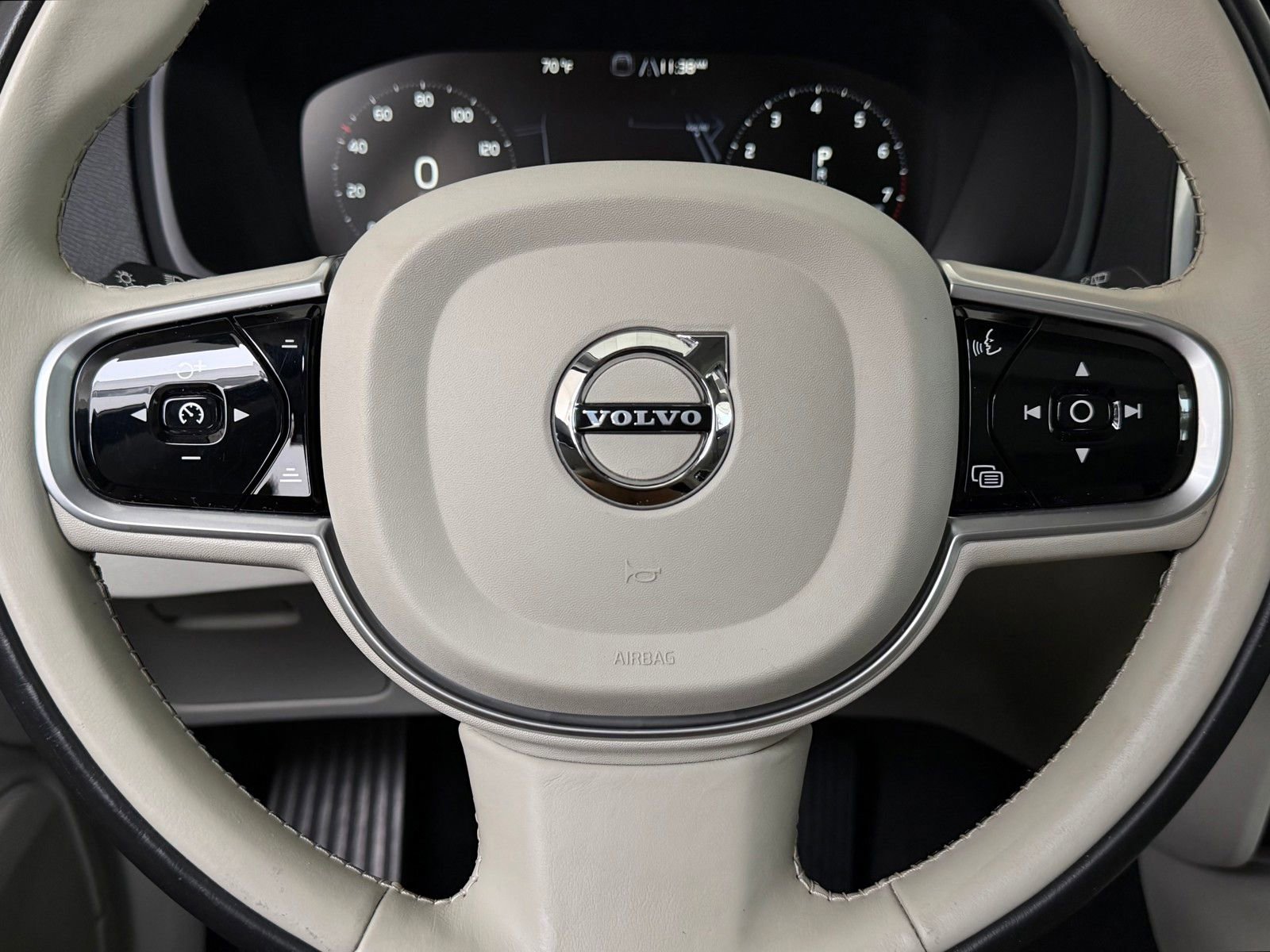 Used 2019 Volvo XC90 T6 Momentum w/ Advanced Package AWD/4WD image 8