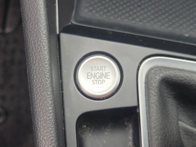 Used 2024 Volkswagen Jetta SE w/ Panoramic Sunroof Package FWD image 29