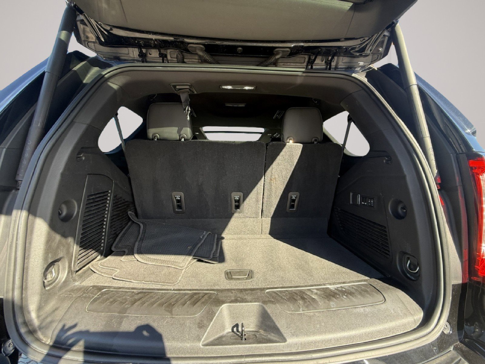 Used 2021 GMC Yukon SLT w/ SLT Premium Package image 14