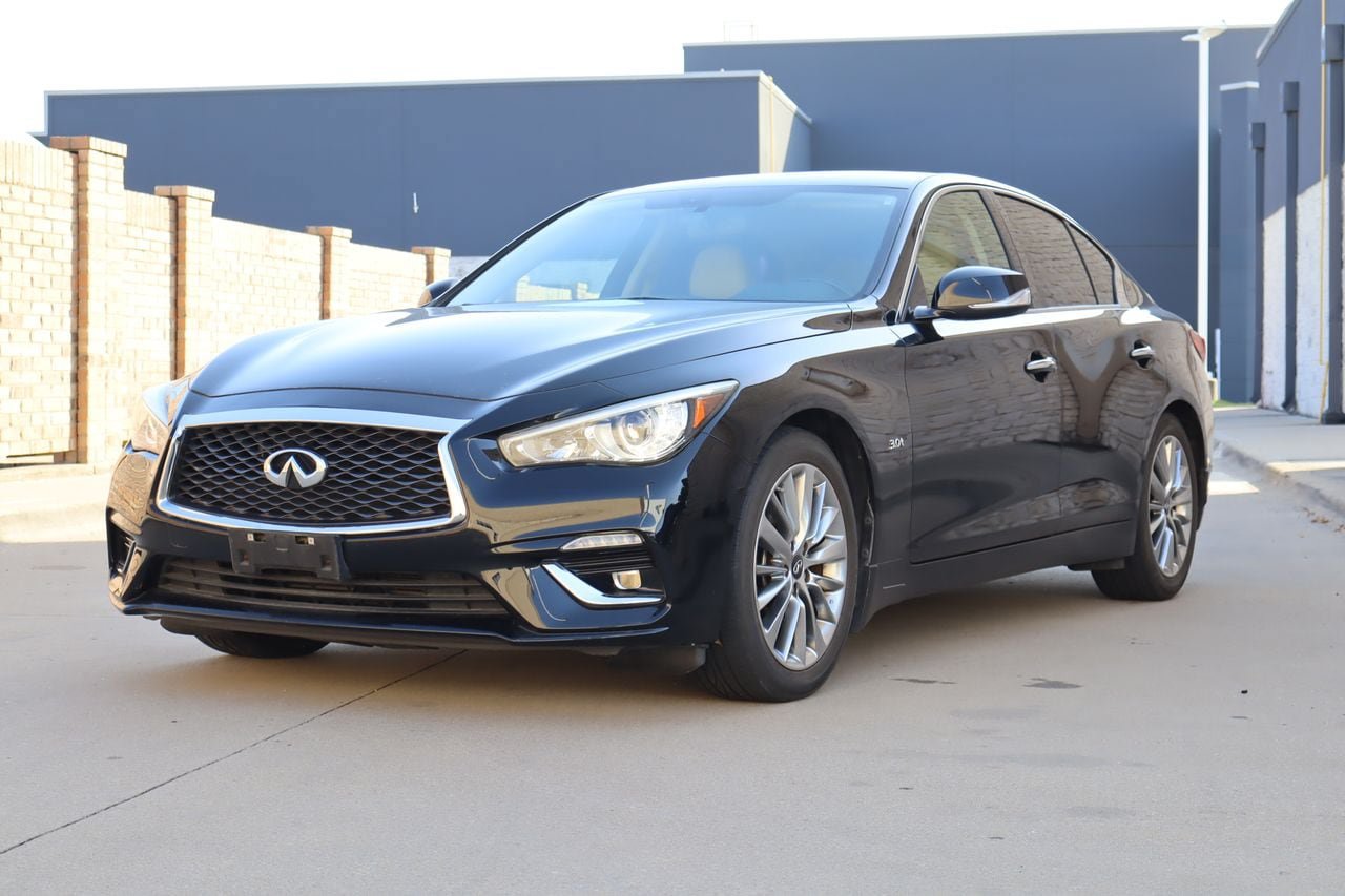 Used 2018 INFINITI Q50 Luxe w/ Essential Package (3.0T Luxe) RWD image 2