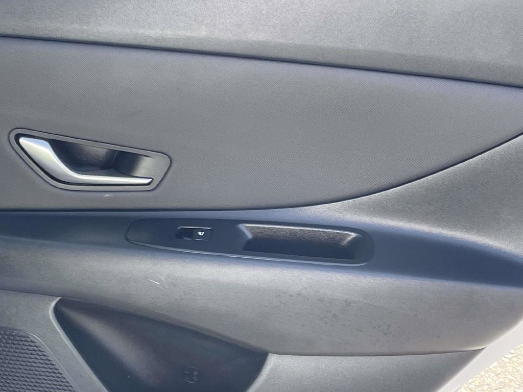 Used 2025 Hyundai Elantra SEL FWD image 18