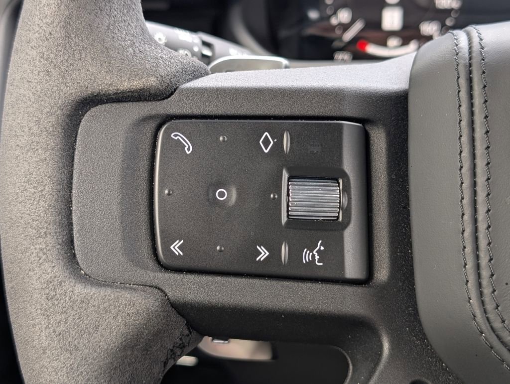 Used 2023 Land Rover Defender 90 V8 AWD/4WD image 28
