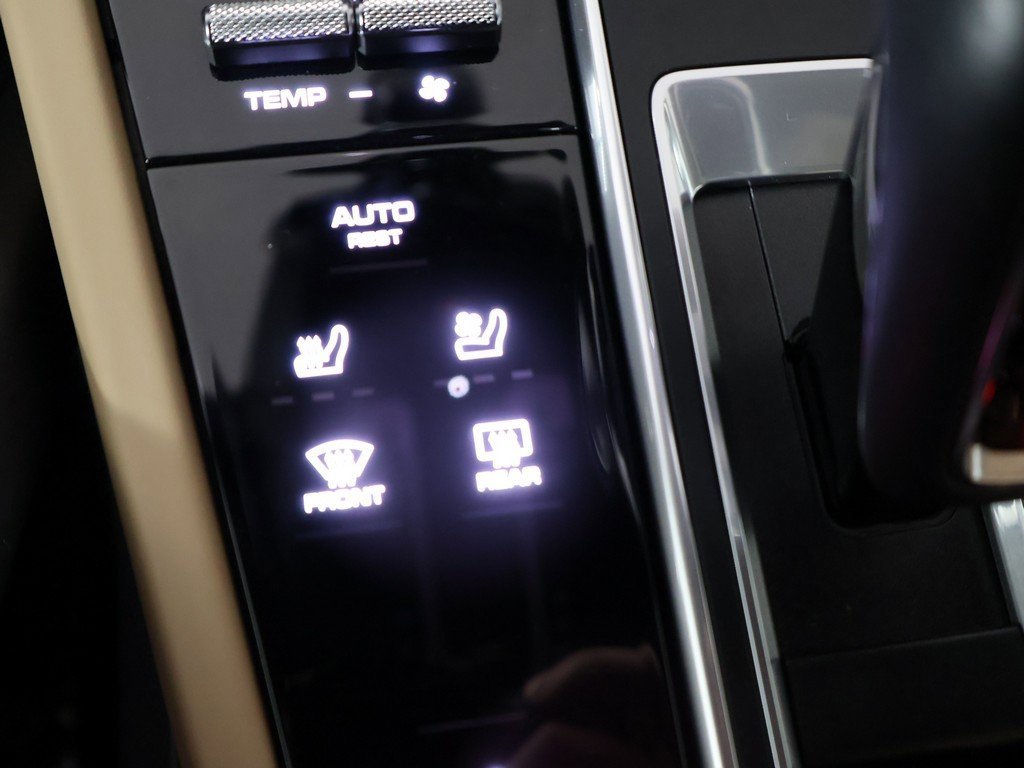 Used 2022 Porsche Cayenne GTS image 56