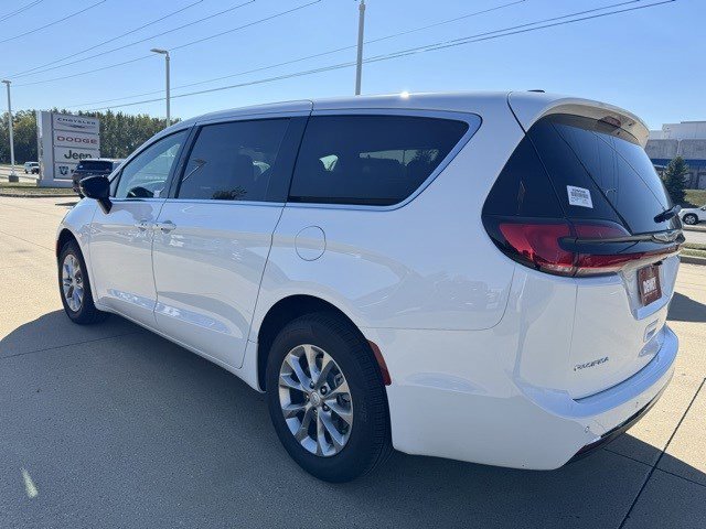 New 2026 Chrysler Pacifica Select image 5
