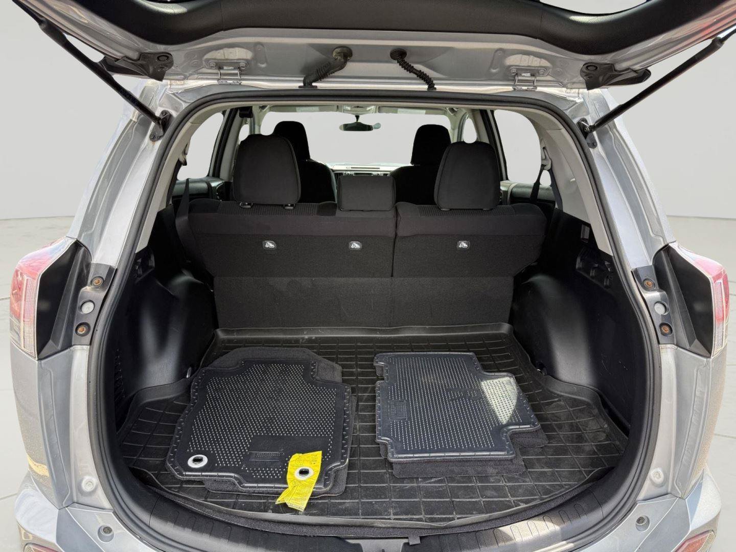 Used 2016 Toyota RAV4 LE AWD/4WD image 24