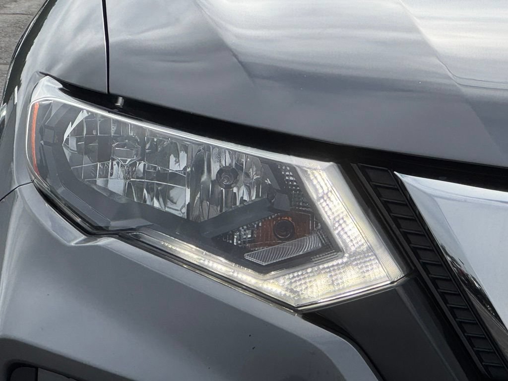 Used 2019 Nissan Rogue SV w/ Premium Package AWD/4WD image 4