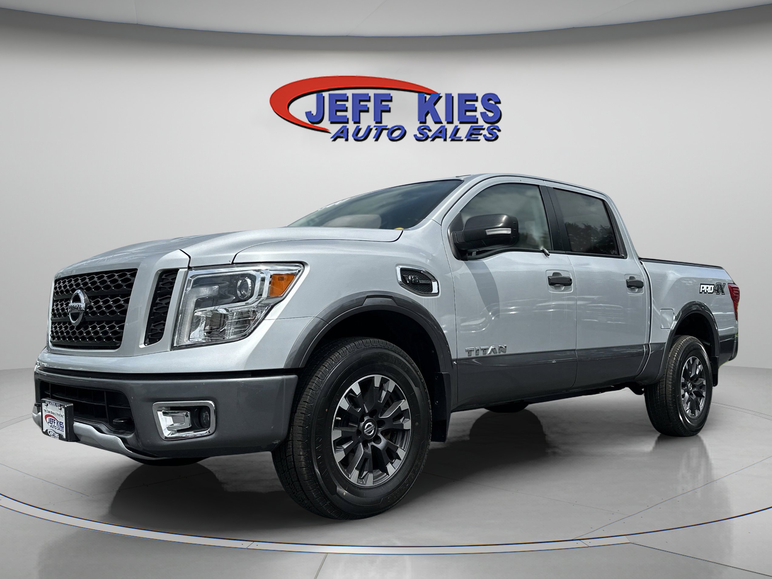 Used 2017 Nissan Titan PRO-4X image 1