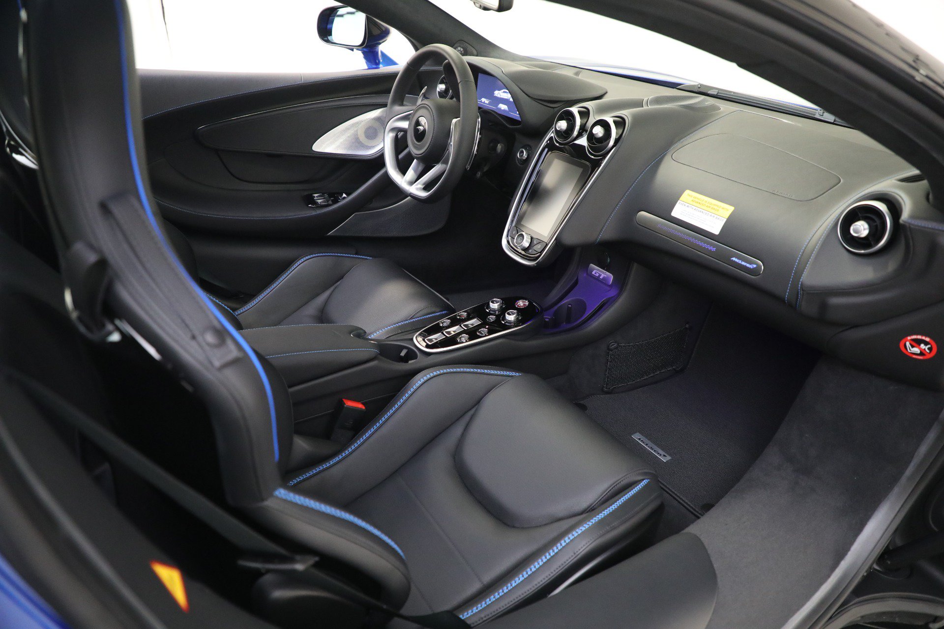 Used 2023 McLaren GT RWD image 25