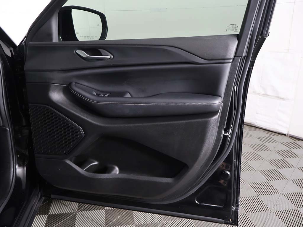 Used 2023 Jeep Grand Cherokee Altitude AWD/4WD image 23