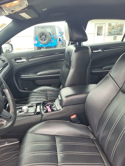 Used 2019 Chrysler 300 S image 9