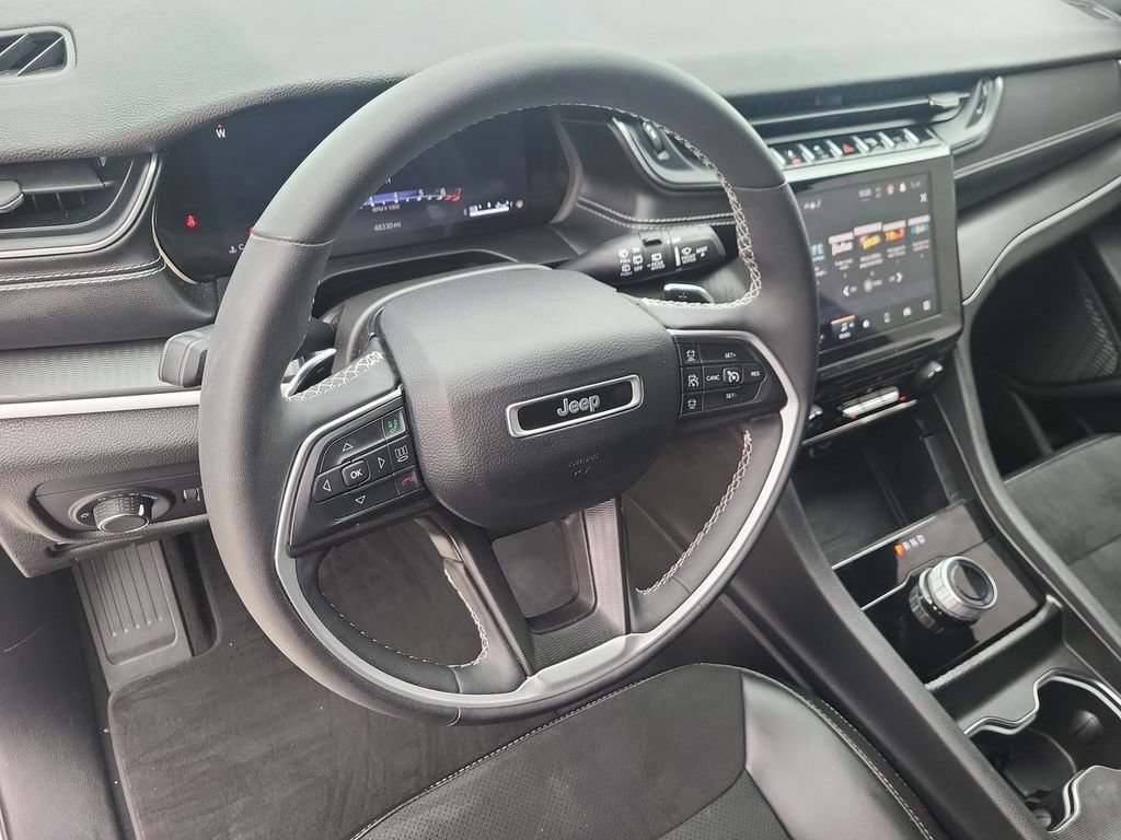 Used 2024 Jeep Grand Cherokee Altitude AWD/4WD image 16