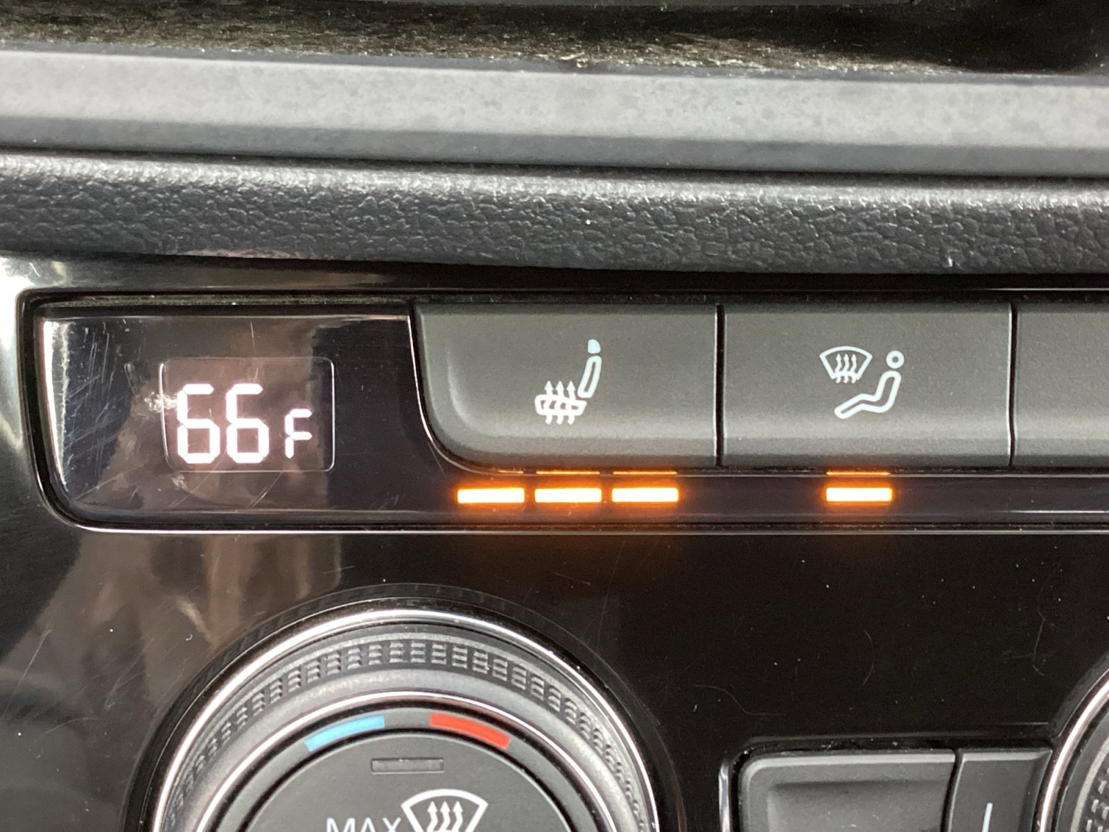 Used 2024 Volkswagen Jetta SE image 28