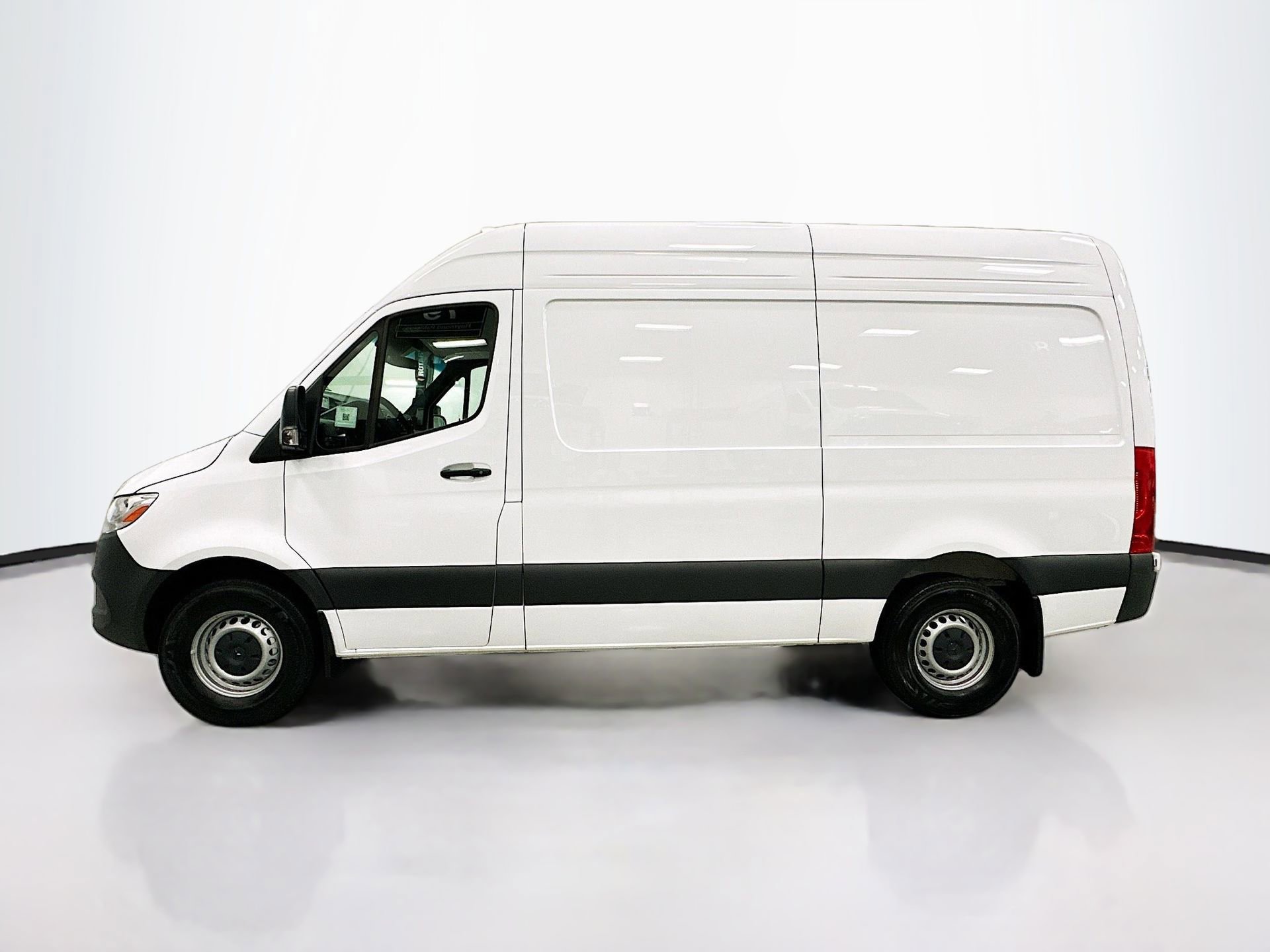 Used 2025 Mercedes-Benz Sprinter 2500 image 5
