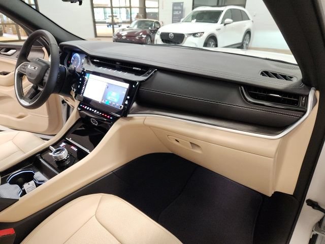 Used 2026 Jeep Grand Cherokee Limited w/ Luxury Tech Group II AWD/4WD image 34