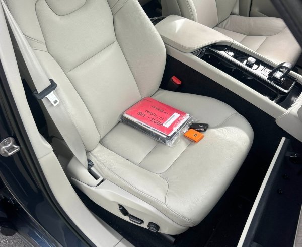 Used 2023 Volvo XC90 B5 Plus image 8