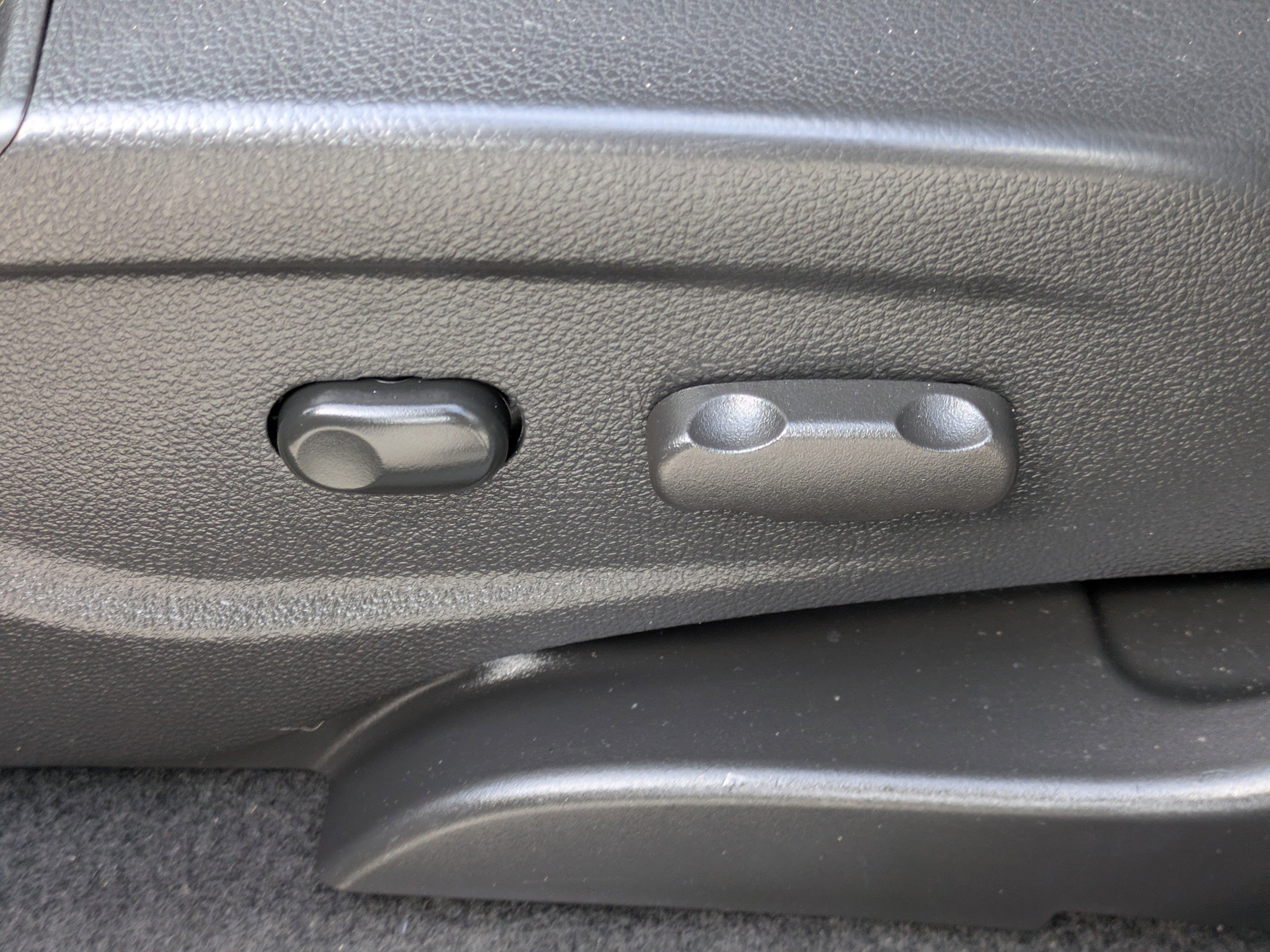 Used 2020 Buick Encore Essence FWD image 17