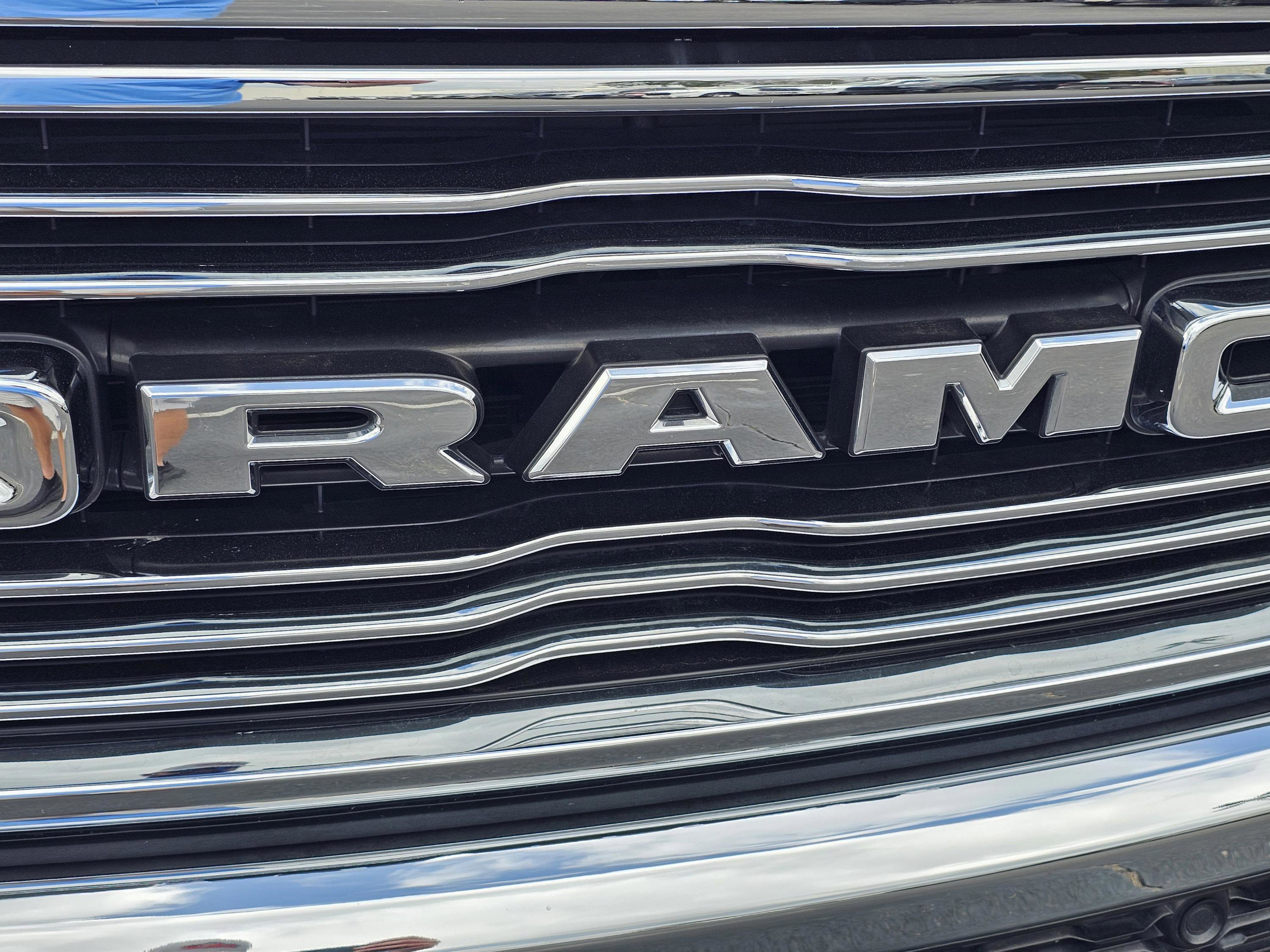 Used 2019 RAM 1500 Laramie AWD/4WD image 3