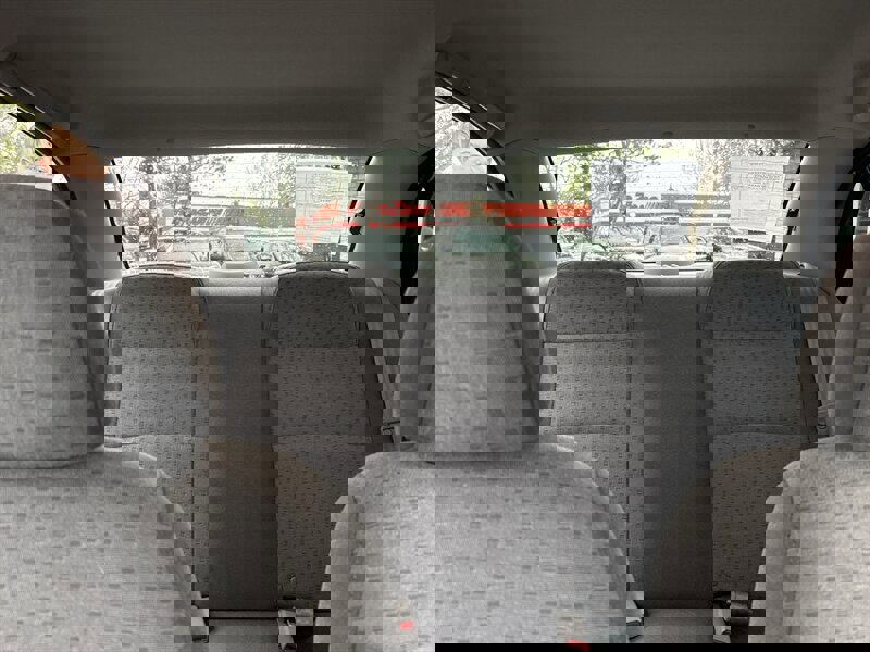 Used 2005 Kia Rio Sedan image 25