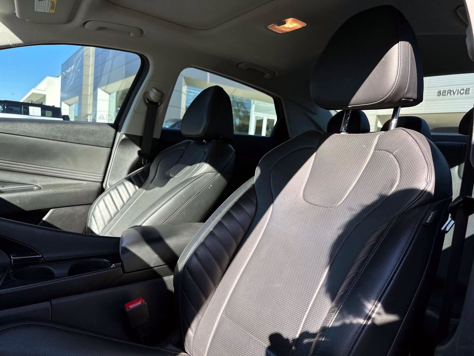 Used 2023 Hyundai Elantra Limited w/ Preferred Accessory Package image 18