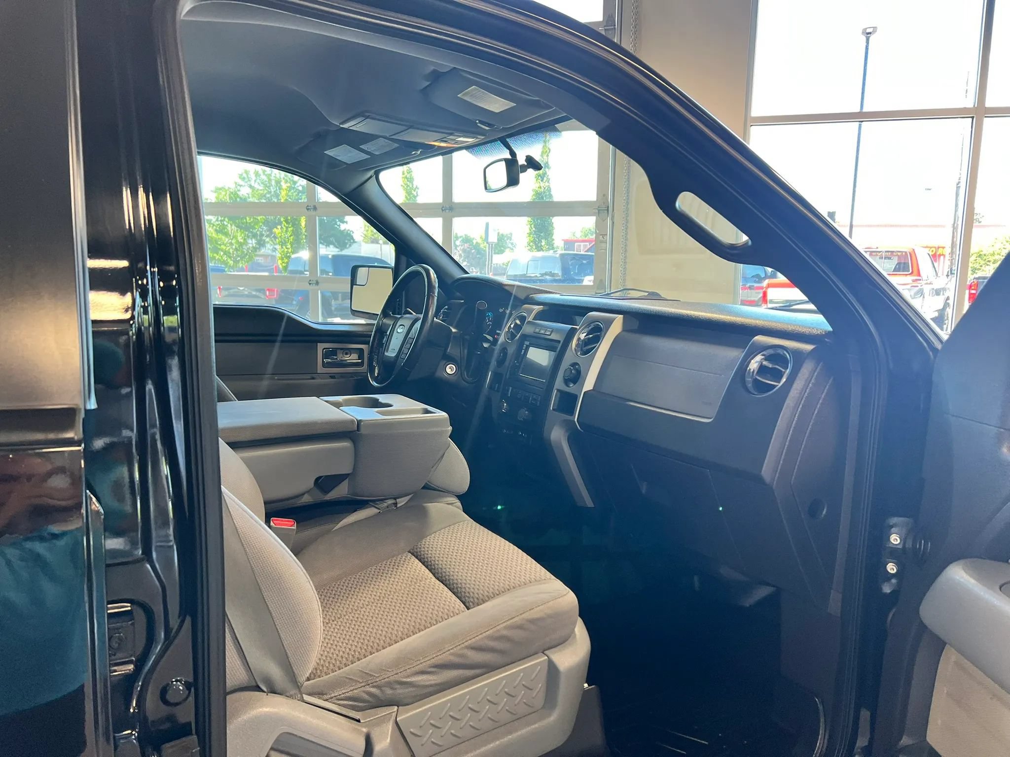 Used 2011 Ford F150 XLT w/ XLT Chrome Pkg AWD/4WD image 22
