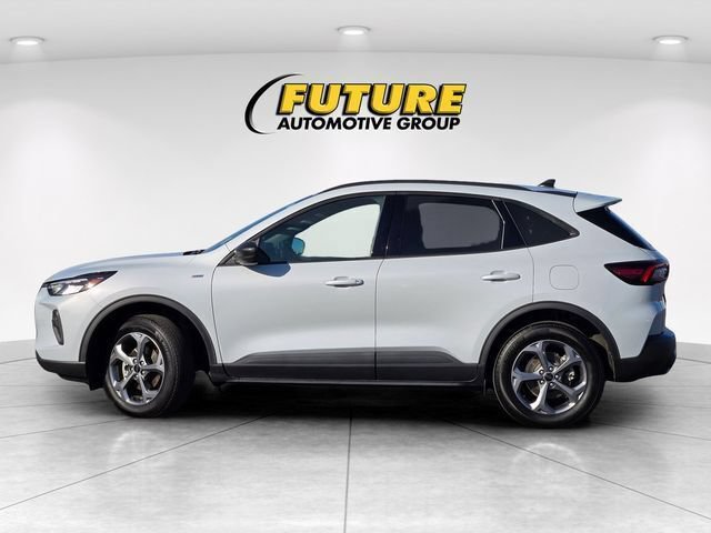 Used 2025 Ford Escape ST-Line w/ Tech Pack #1 AWD/4WD image 9