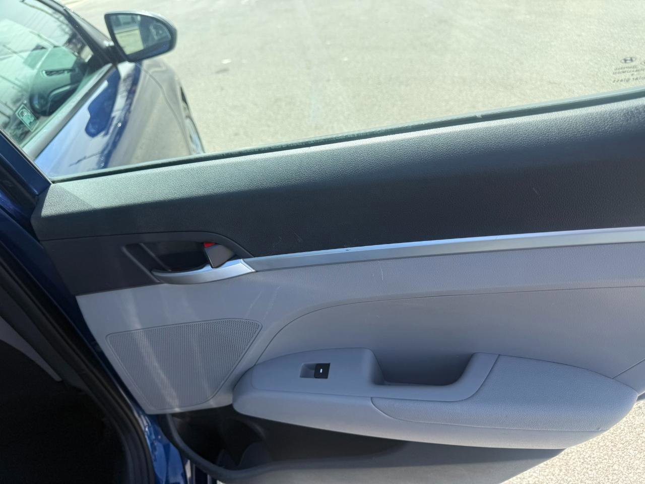 Used 2020 Hyundai Elantra SE image 18