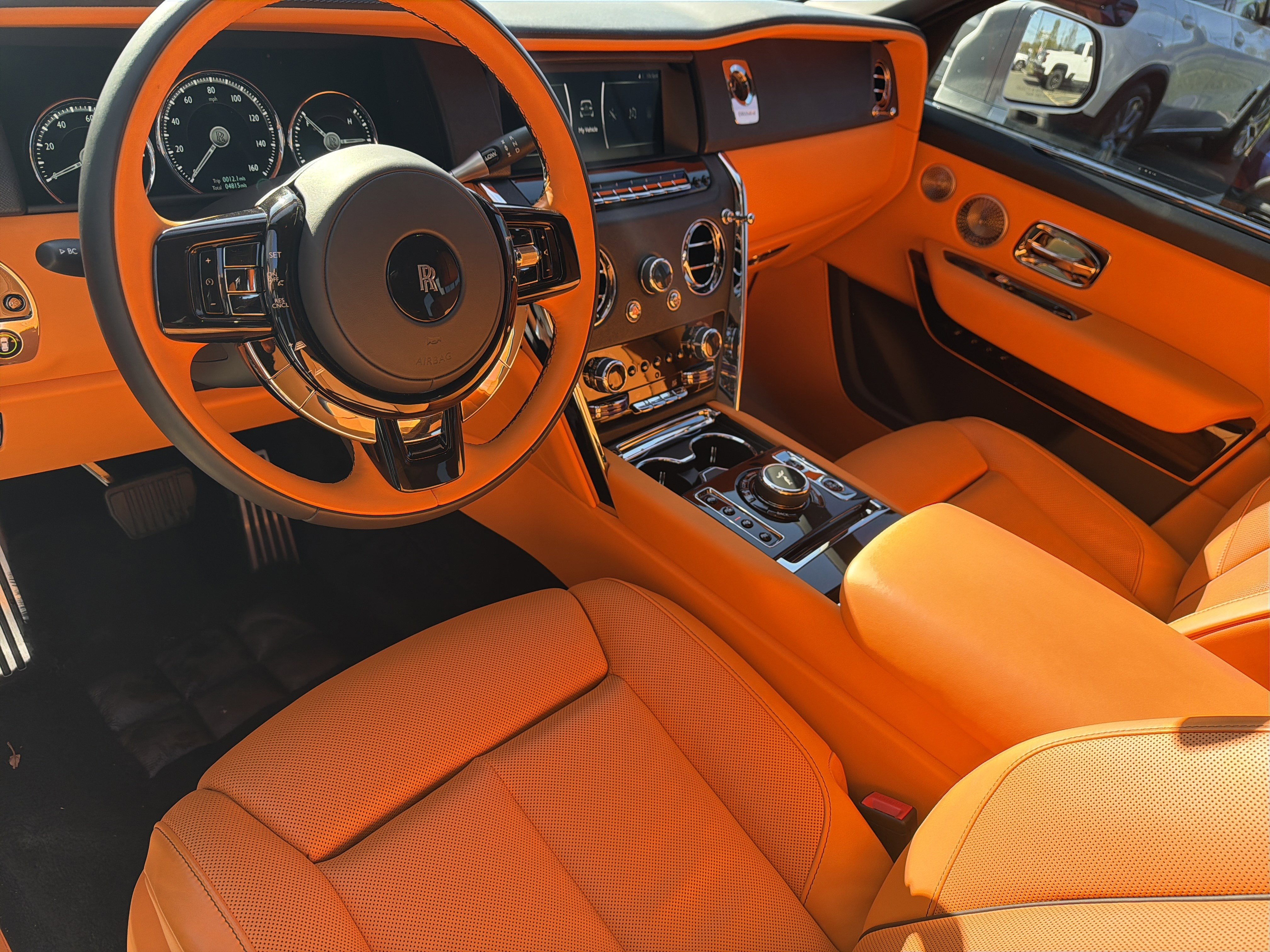 Used 2024 Rolls-Royce Cullinan w/ Dark Exterior Package image 17