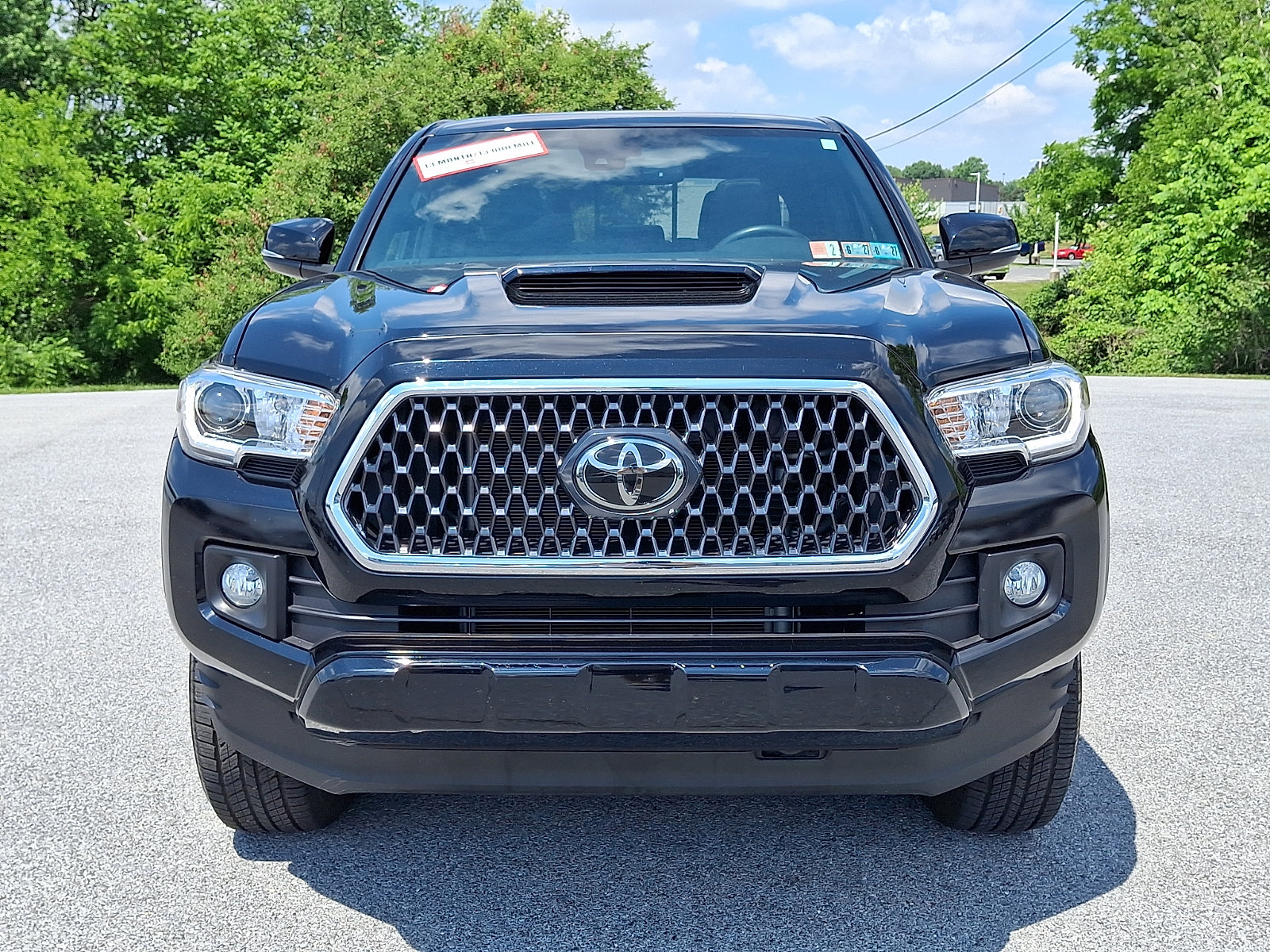 Used 2019 Toyota Tacoma TRD Sport w/ TRD Premium Sport Package AWD/4WD image 2