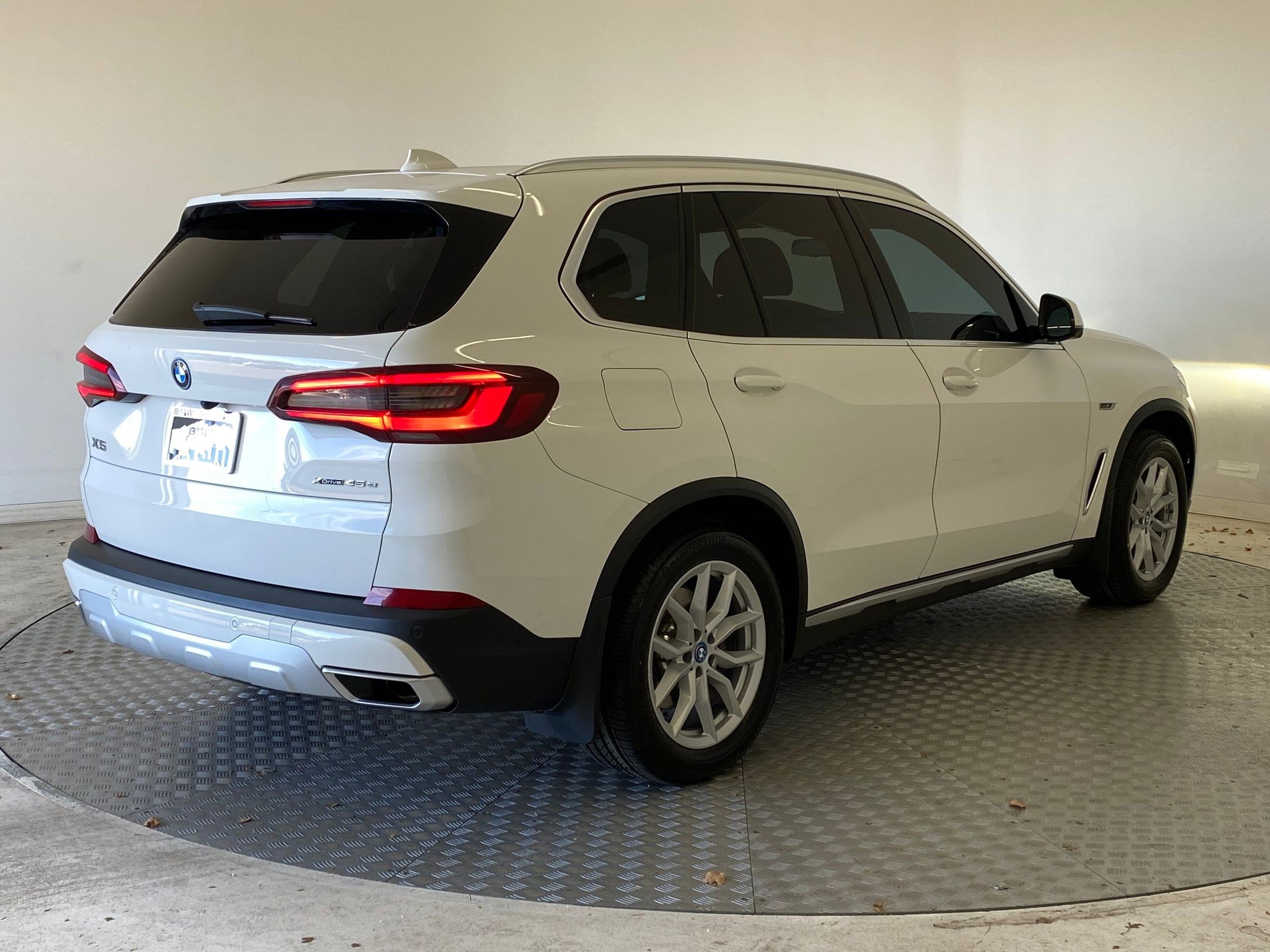 Certified 2022 BMW X5 xDrive45e image 8