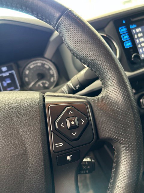 Used 2017 Toyota Tacoma TRD Sport w/ Tow Package (A/T) AWD/4WD image 11