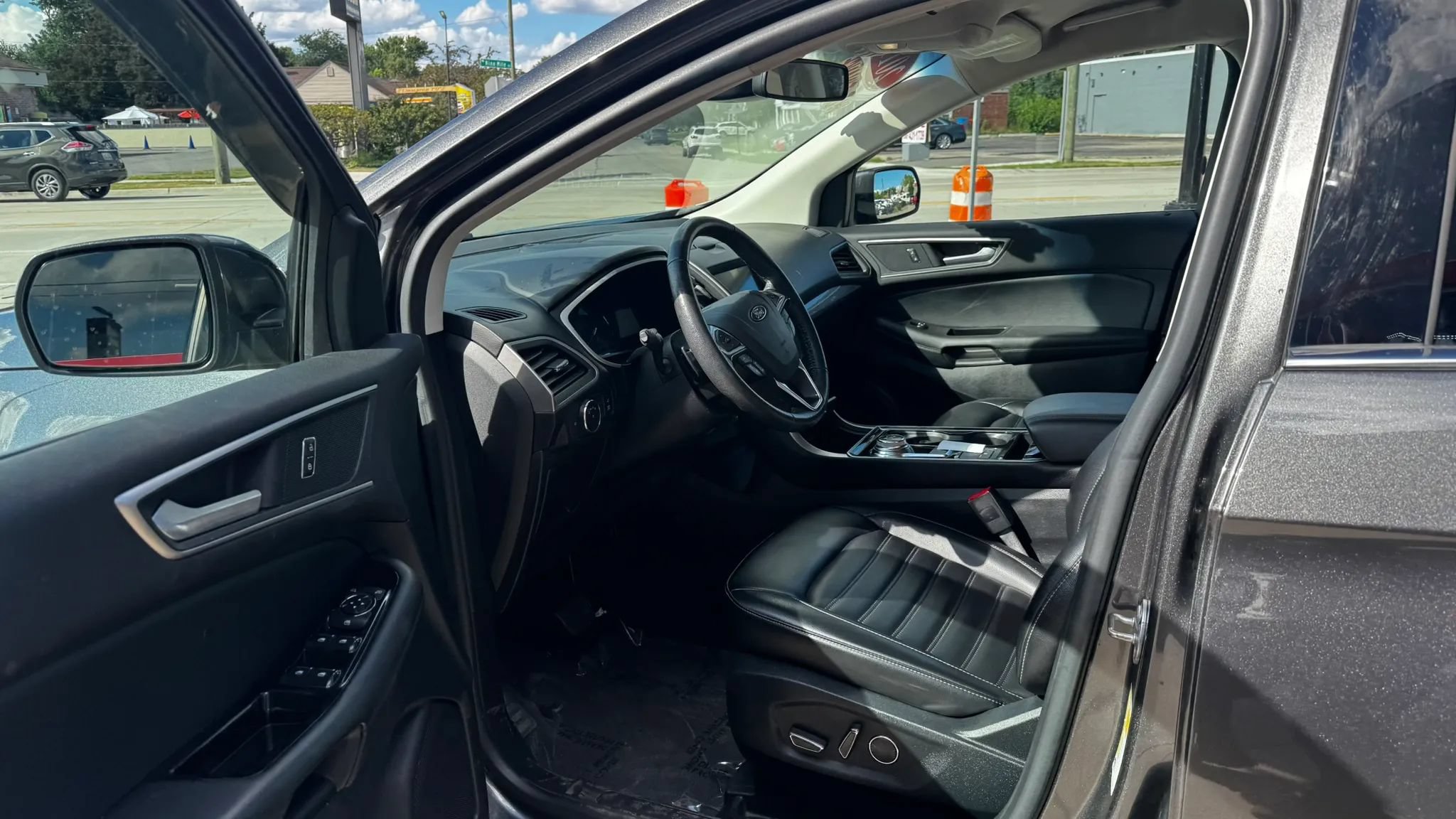 Used 2019 Ford Edge SEL w/ Equipment Group 201A AWD/4WD image 9