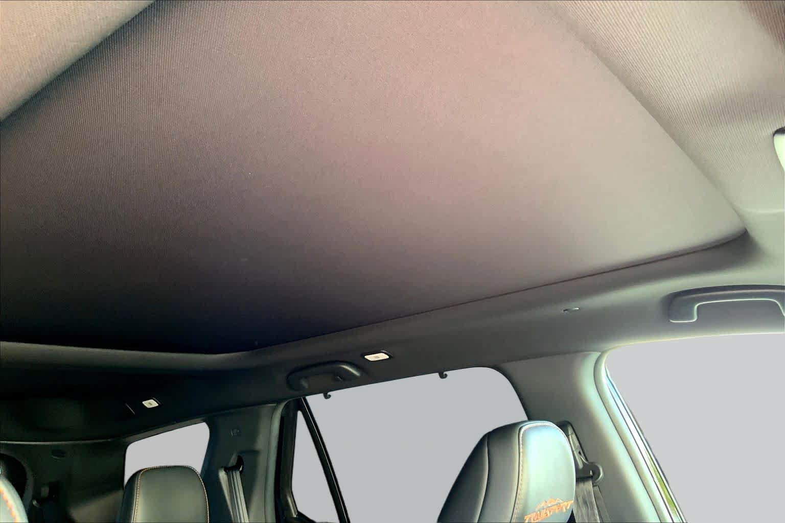 Used 2025 Honda Pilot TrailSport image 13
