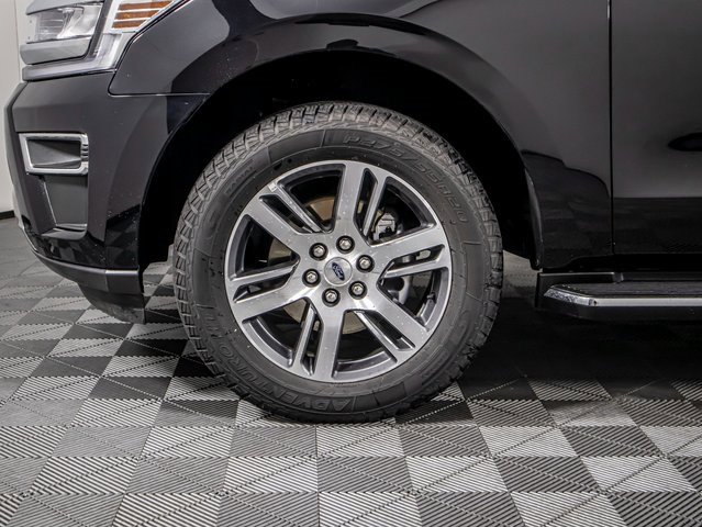 Used 2023 Ford Expedition Limited image 11