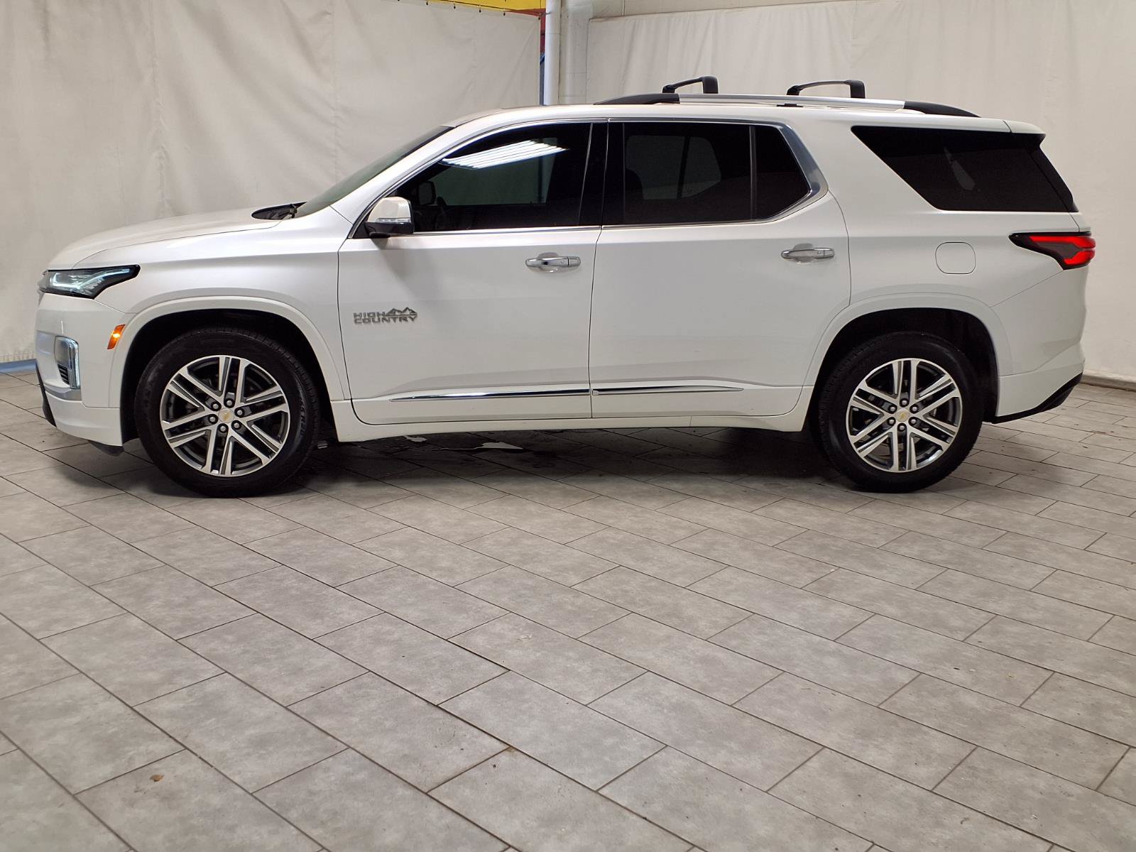 Used 2023 Chevrolet Traverse High Country FWD image 6