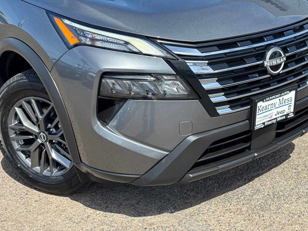 Used 2024 Nissan Rogue S FWD image 6