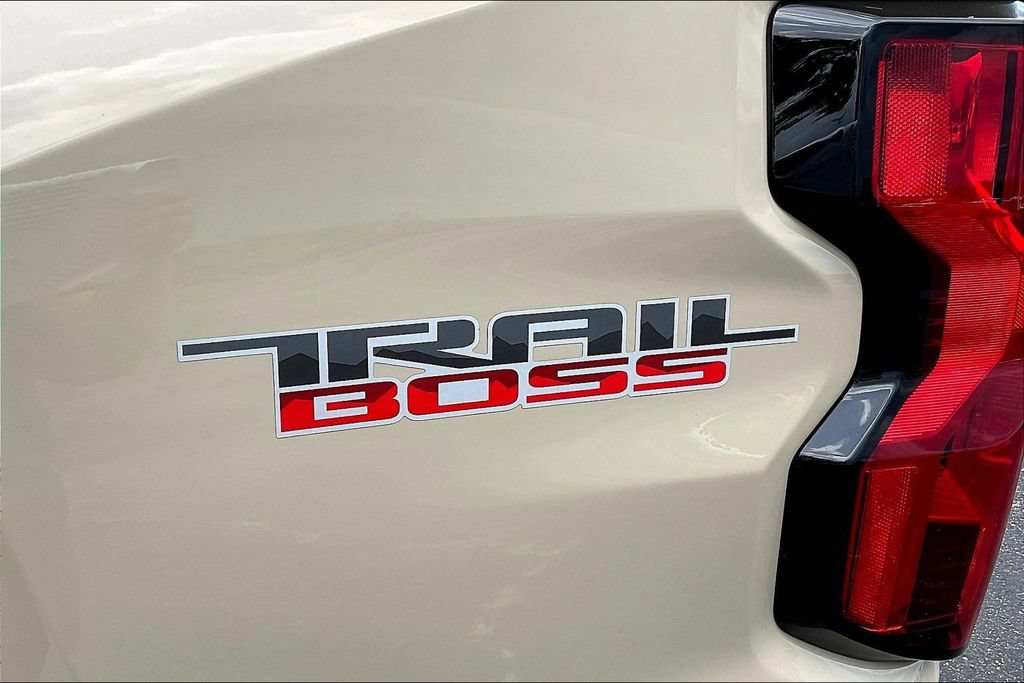 Used 2024 Chevrolet Colorado Trail Boss AWD/4WD image 29