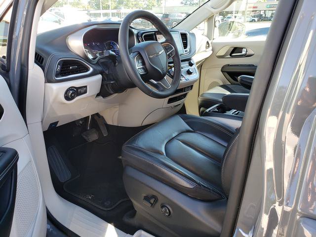Used 2022 Chrysler Pacifica Touring-L FWD image 10